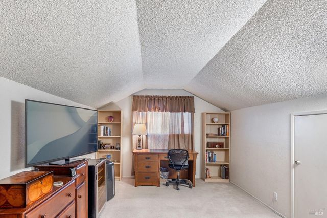 587 Greenwood Dr, Vacaville, CA 95687