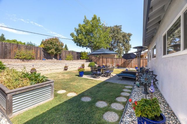587 Greenwood Dr, Vacaville, CA 95687
