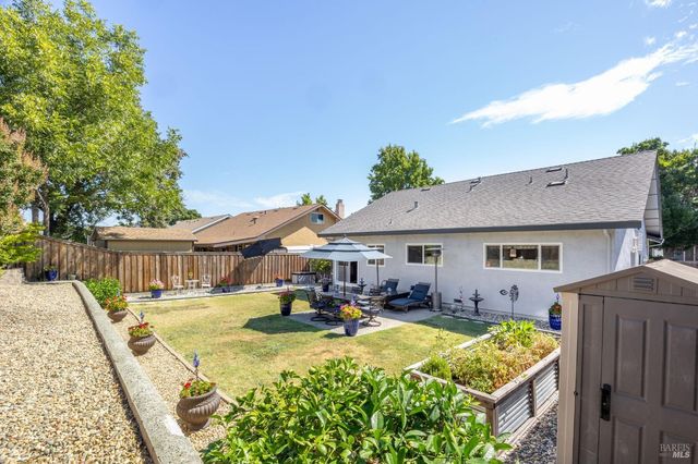 587 Greenwood Dr, Vacaville, CA 95687