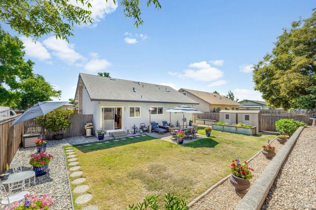 587 Greenwood Dr, Vacaville, CA 95687
