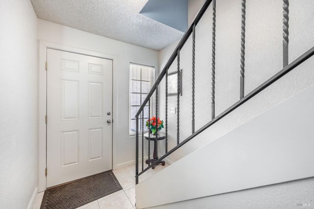587 Greenwood Dr, Vacaville, CA 95687