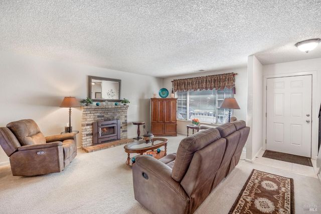 587 Greenwood Dr, Vacaville, CA 95687