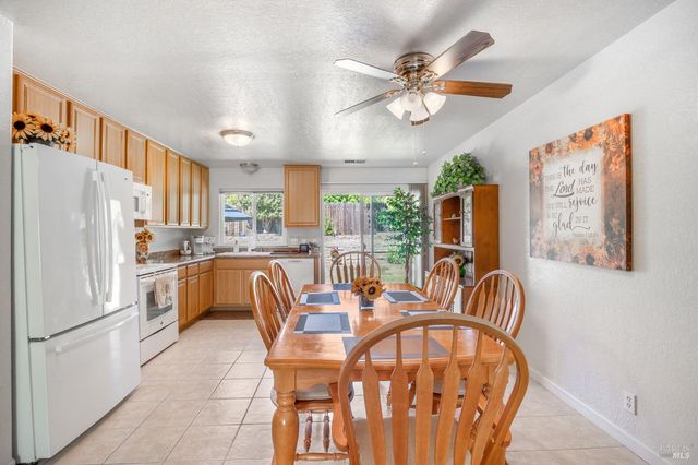587 Greenwood Dr, Vacaville, CA 95687