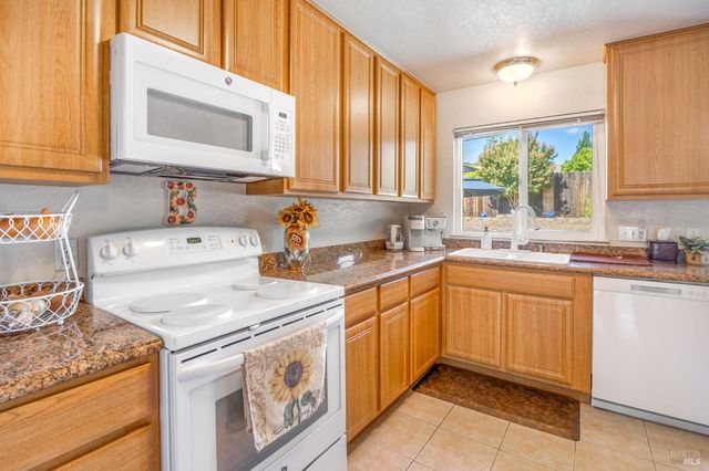 587 Greenwood Dr, Vacaville, CA 95687