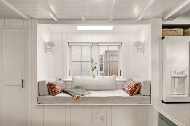 33 Ocean Ave, Oak Bluffs, MA 02557