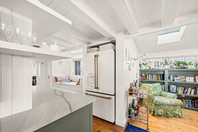 33 Ocean Ave, Oak Bluffs, MA 02557