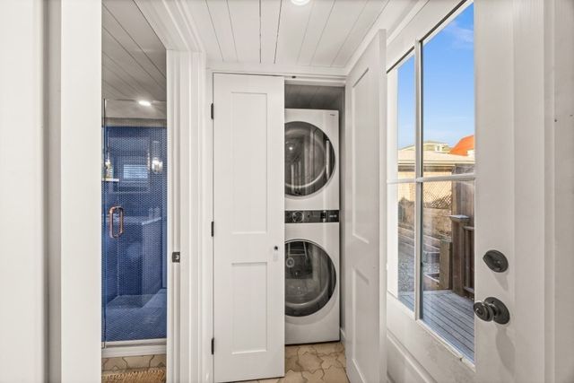 33 Ocean Ave, Oak Bluffs, MA 02557