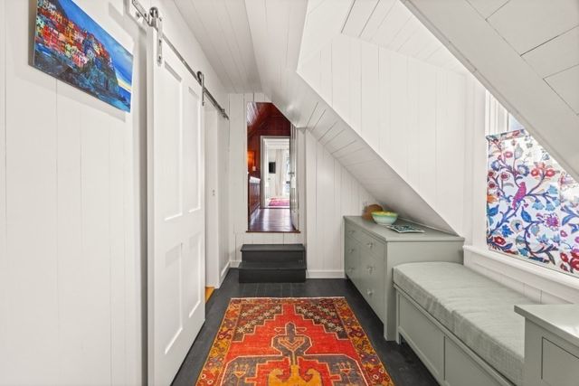 33 Ocean Ave, Oak Bluffs, MA 02557