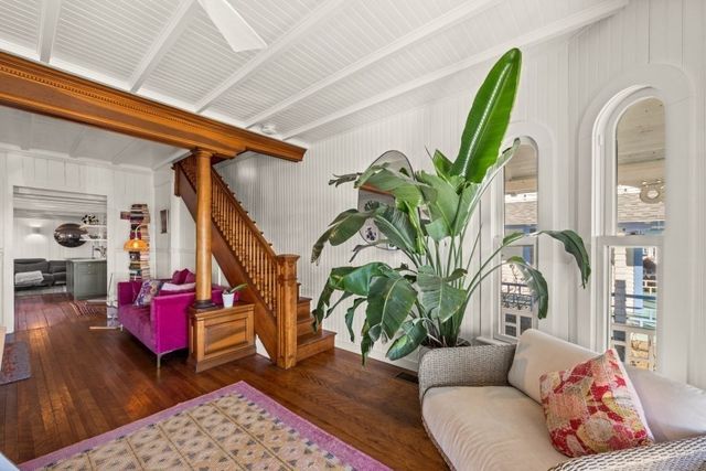 33 Ocean Ave, Oak Bluffs, MA 02557