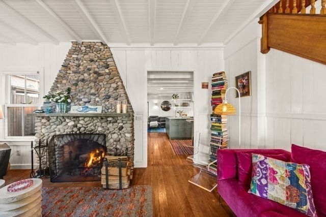 33 Ocean Ave, Oak Bluffs, MA 02557