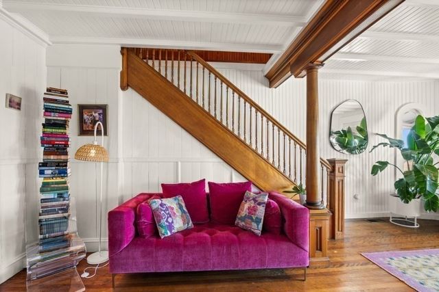 33 Ocean Ave, Oak Bluffs, MA 02557