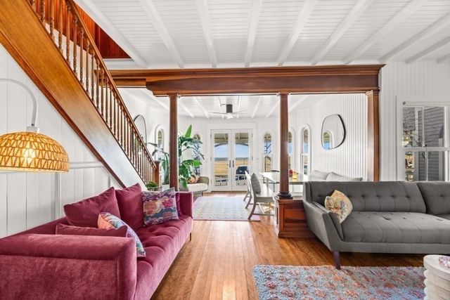 33 Ocean Ave, Oak Bluffs, MA 02557