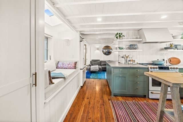 33 Ocean Ave, Oak Bluffs, MA 02557