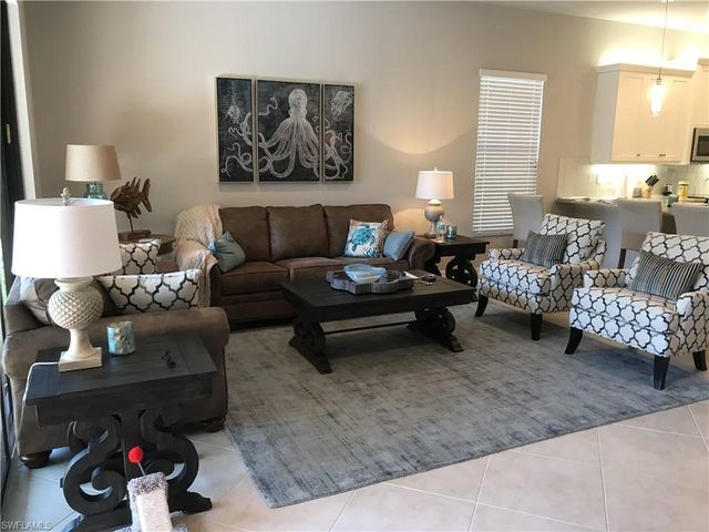 13379 Silktail DR, Naples, FL 34109