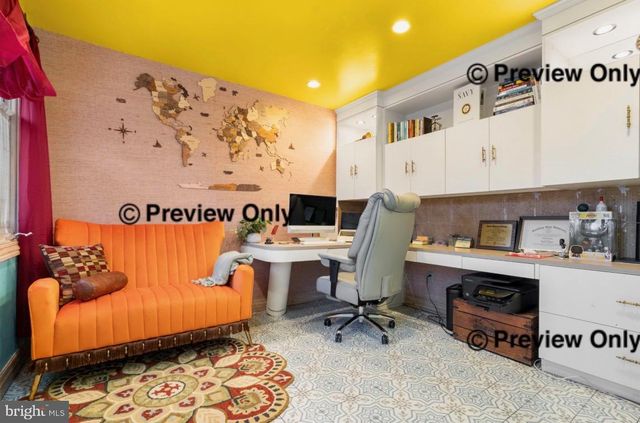 1 WINDSOR DR, Voorhees, NJ 08043