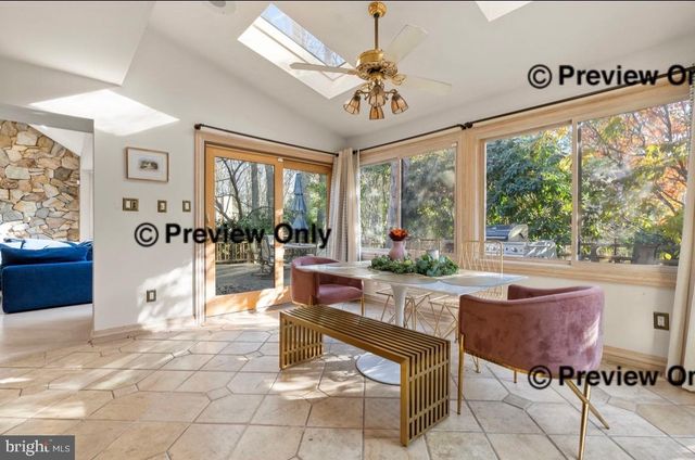 1 WINDSOR DR, Voorhees, NJ 08043