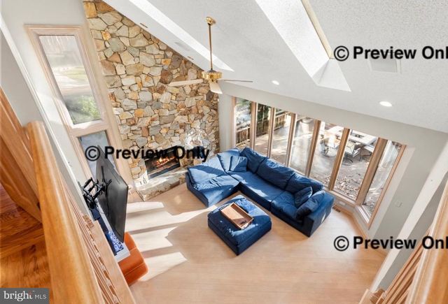 1 WINDSOR DR, Voorhees, NJ 08043