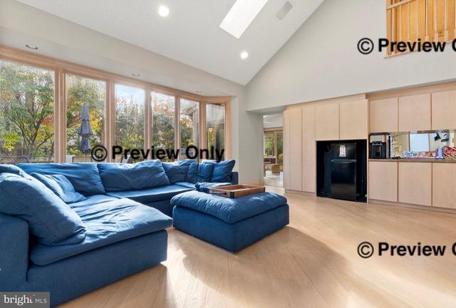 1 WINDSOR DR, Voorhees, NJ 08043