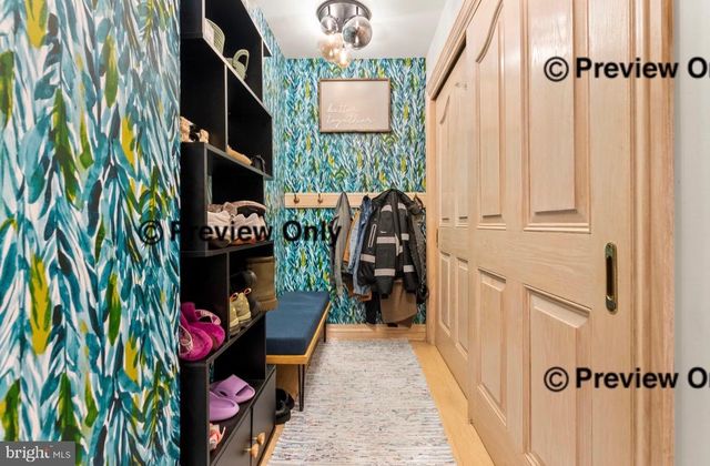 1 WINDSOR DR, Voorhees, NJ 08043