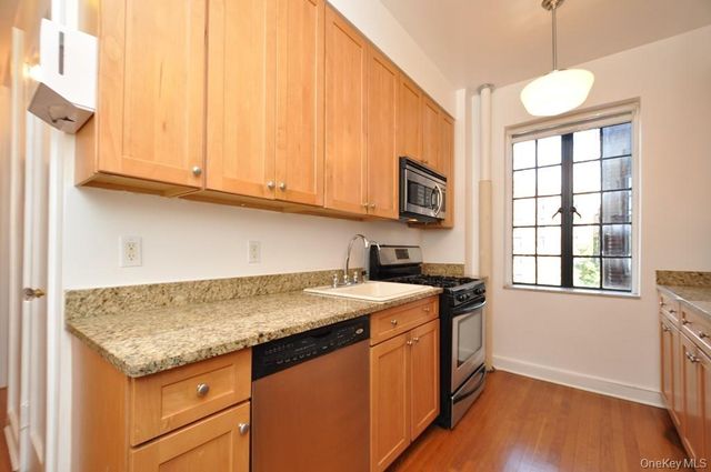 155 Garth Road 3D, Scarsdale, NY 10583