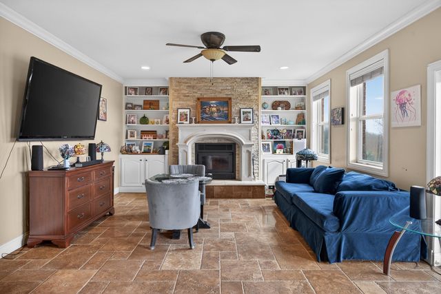 202 Palisades Pointe Drive, Lancaster, KY 40444