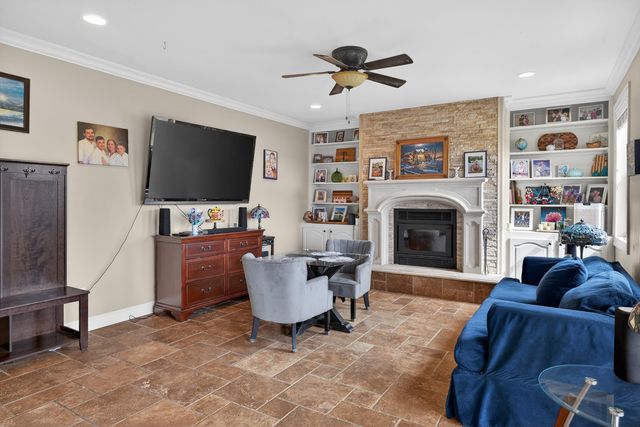 202 Palisades Pointe Drive, Lancaster, KY 40444