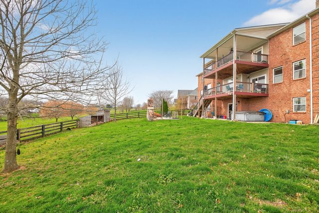 202 Palisades Pointe Drive, Lancaster, KY 40444