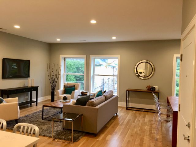 1515 W Sunnyside Avenue 2W, Chicago, IL 60640