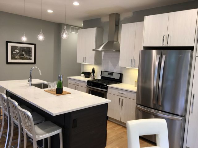1515 W Sunnyside Avenue 2W, Chicago, IL 60640