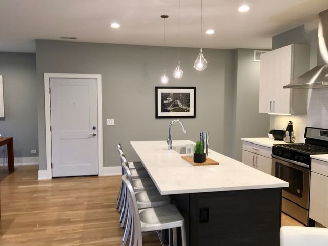 1515 W Sunnyside Avenue 2W, Chicago, IL 60640