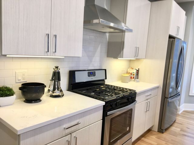 1515 W Sunnyside Avenue 2W, Chicago, IL 60640