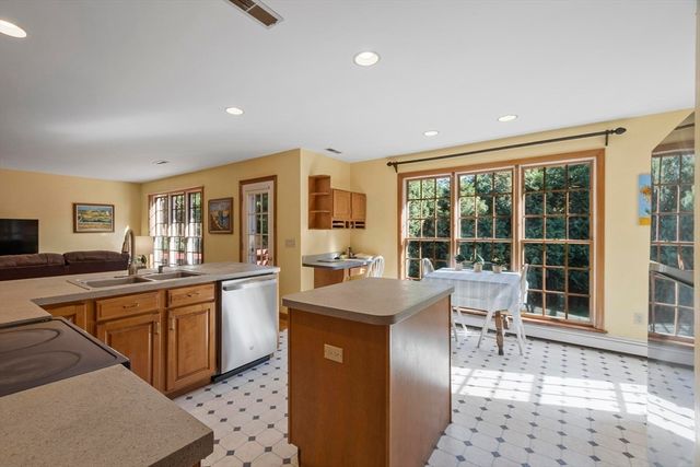 3 Farmstead Way, Littleton, MA 01460