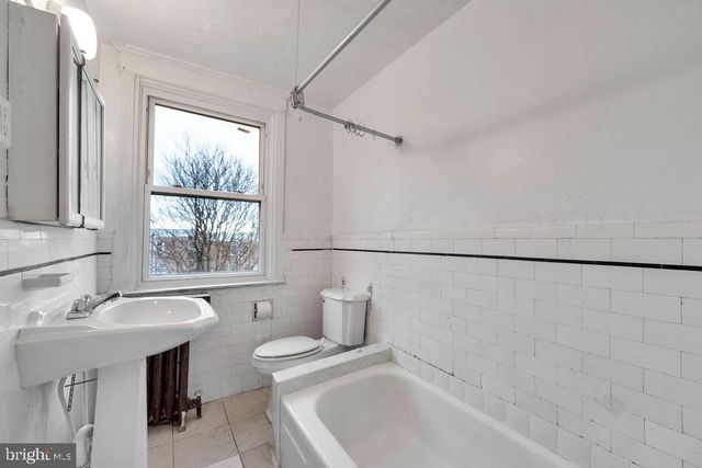 6997 GUILFORD RD, Upper Darby, PA 19082