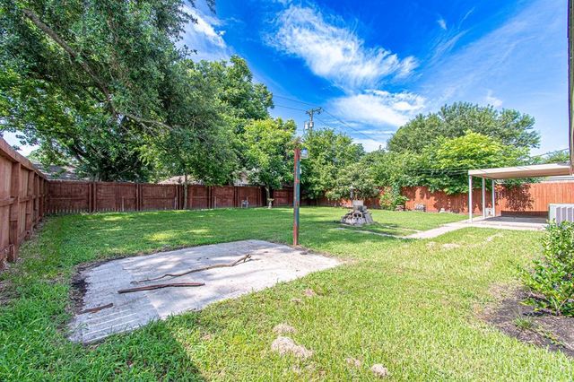 933 Mainland Drive, Texas City, TX 77590
