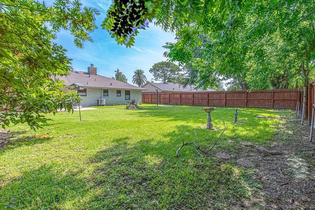 933 Mainland Drive, Texas City, TX 77590