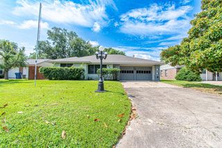 933 Mainland Drive, Texas City, TX 77590