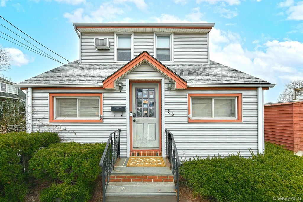 86 Gotham Avenue, Elmont, NY 11003