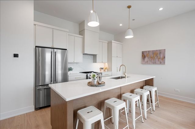 5340 N Lincoln Avenue 202, Chicago, IL 60625