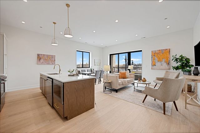 5340 N Lincoln Avenue 202, Chicago, IL 60625