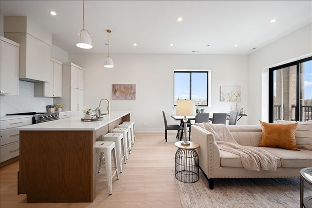 5340 N Lincoln Avenue 202, Chicago, IL 60625