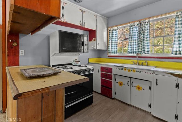 799 Mountain View, Wrightwood, CA 92397