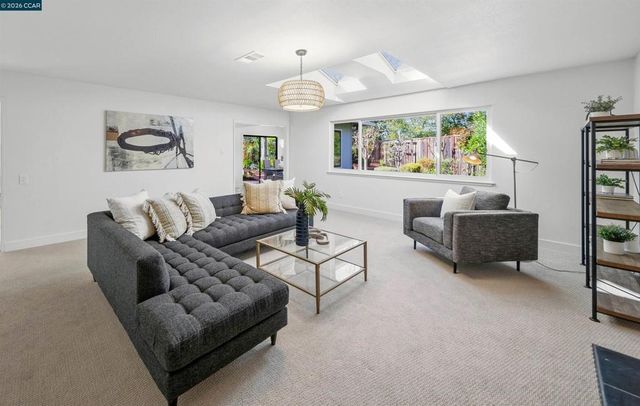 196 Wilkie Dr, Walnut Creek, CA 94598