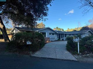 196 196 Wilkie Dr, Walnut Creek, CA 94598