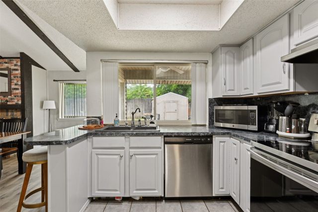 2806 Santa Monica Drive, Grand Prairie, TX 75052