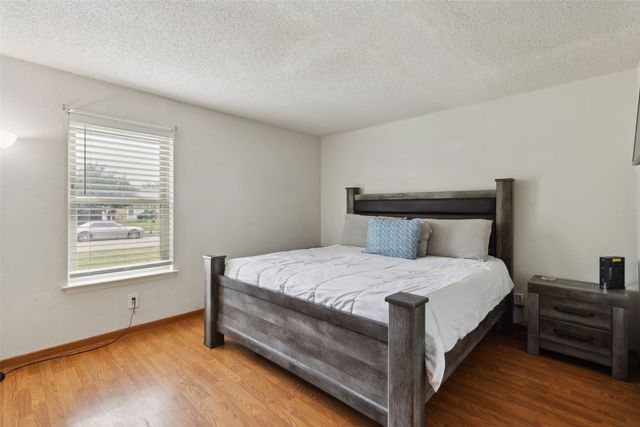 2806 Santa Monica Drive, Grand Prairie, TX 75052