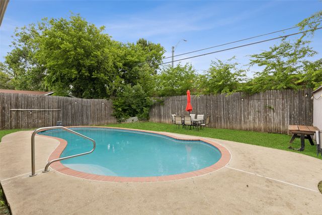2806 Santa Monica Drive, Grand Prairie, TX 75052