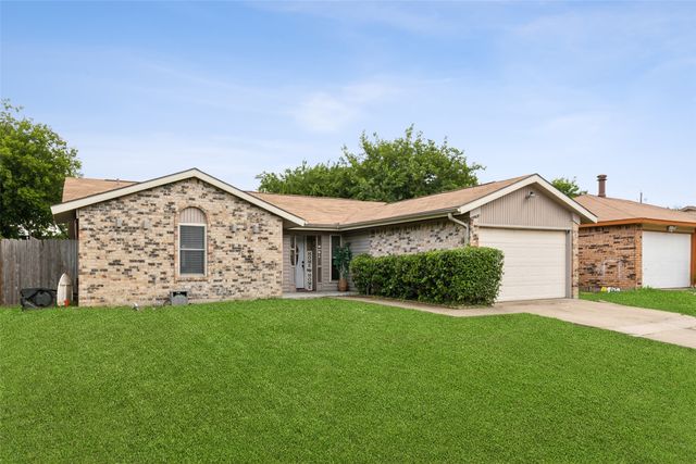 2806 Santa Monica Drive, Grand Prairie, TX 75052