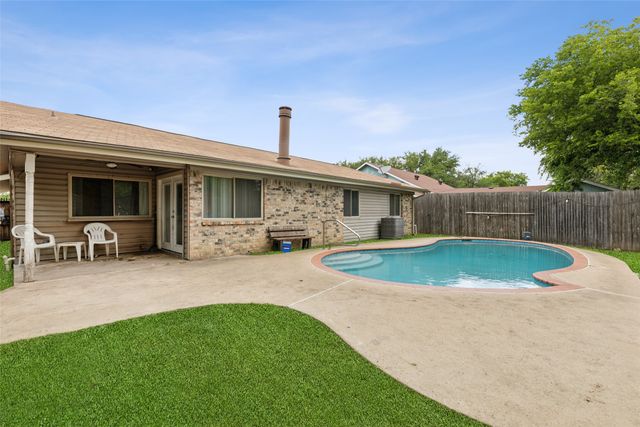 2806 Santa Monica Drive, Grand Prairie, TX 75052