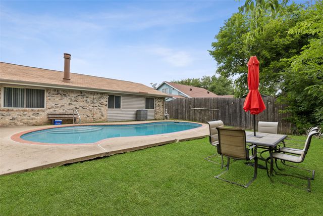 2806 Santa Monica Drive, Grand Prairie, TX 75052