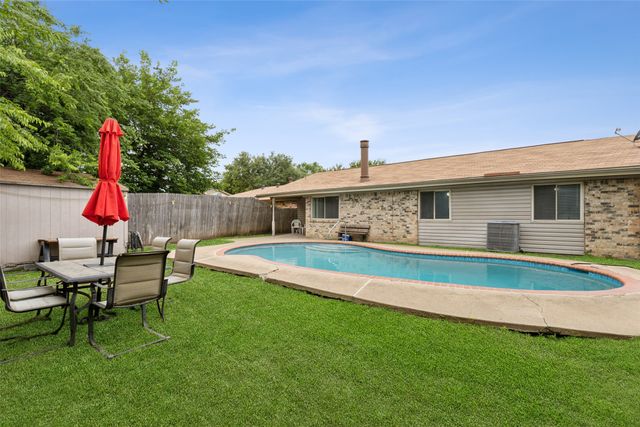 2806 Santa Monica Drive, Grand Prairie, TX 75052